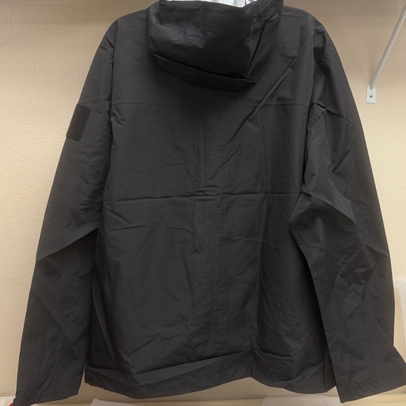 BAERSKIN WATERPROOF RAIN JACKET IN BLACK - XL - Picture 2 of 8